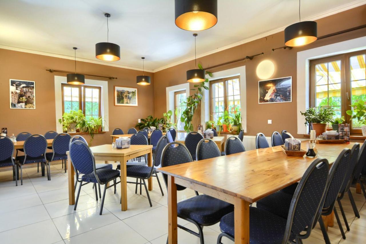 Zajazd Karlow Restauracja & Pokoje Goscinne Ngoại thất bức ảnh