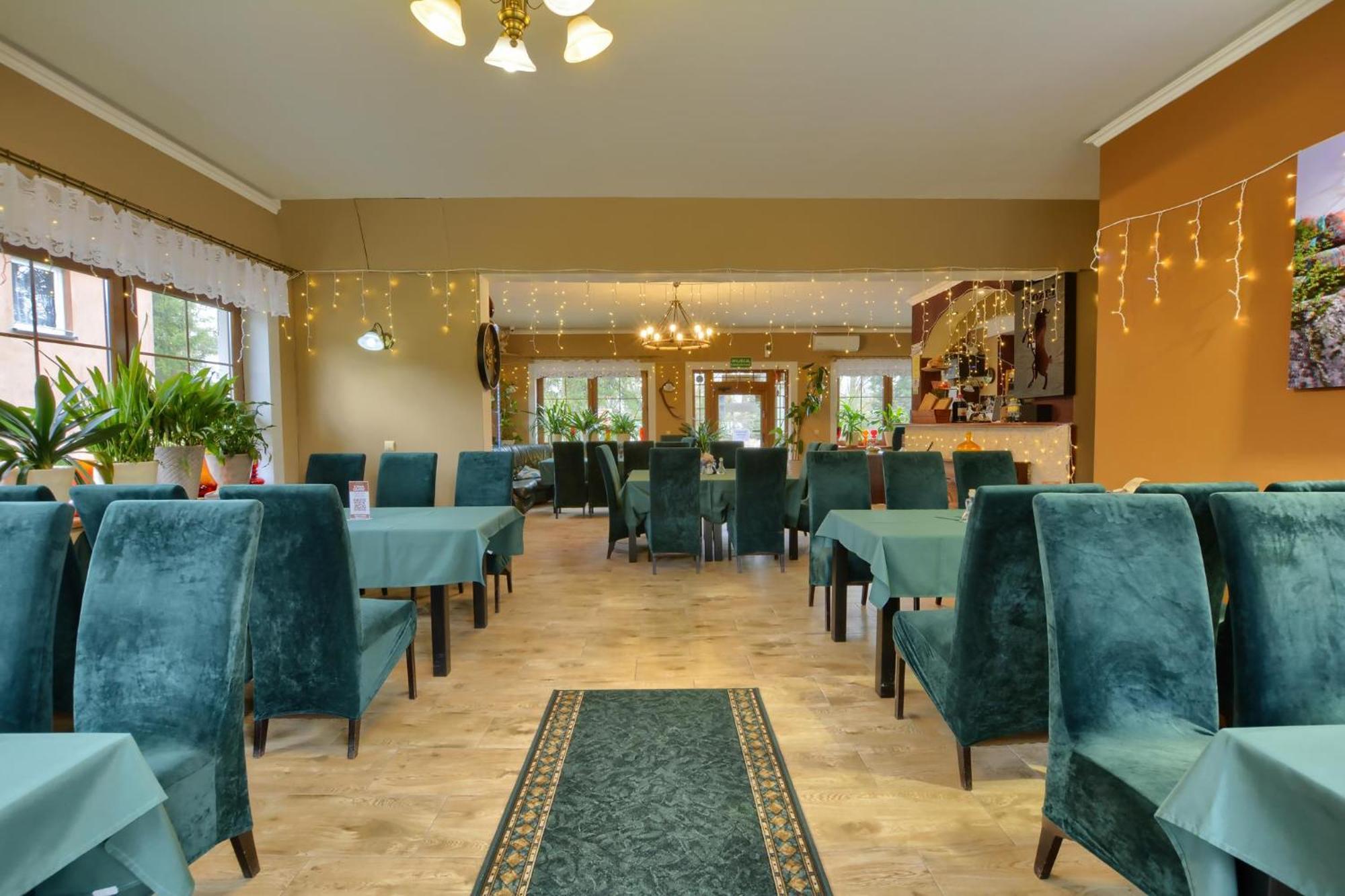 Zajazd Karlow Restauracja & Pokoje Goscinne Ngoại thất bức ảnh
